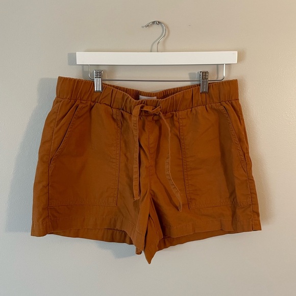Loft Women's Shorts Mustard Size Medium - Picture 1 of 4